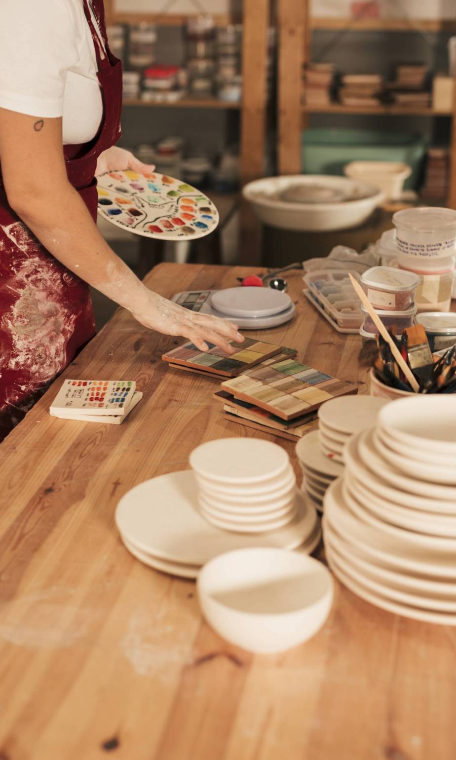 close-up-ceramics-palettes-with-stack-plates-wooden-table
